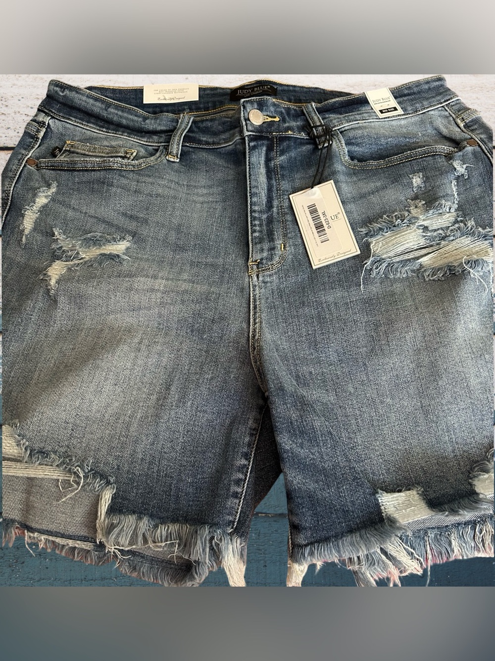 NWT! JUDY BLUE + SIZE SHORTS,MID RISE, DISTRESSED FRINGE HEM, SIZE 3X. MED BLUE. - Picture 11 of 16